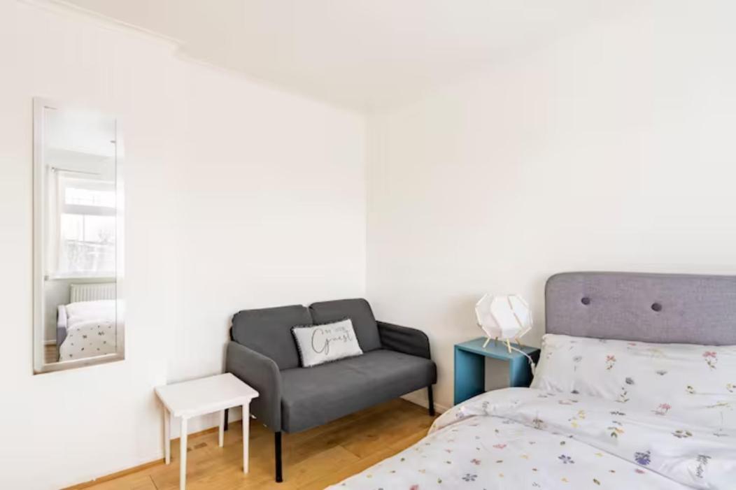 Luton Airport Guest House In Quiet And A Very Pleasant Area, Near London Luton Airport With Free Parking, Wifi, Smart Tv Exterior photo