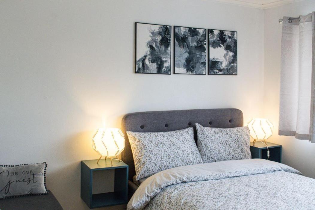 Luton Airport Guest House In Quiet And A Very Pleasant Area, Near London Luton Airport With Free Parking, Wifi, Smart Tv Exterior photo